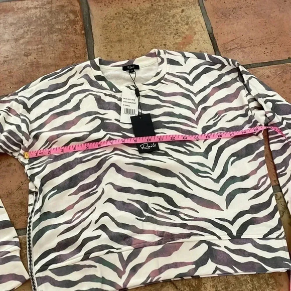 💎HP ✨ RAILS Marlo Animal Zebra Print Side Zippers Sweatshirt Size XS Ivory NWT - Picture 7 of 11